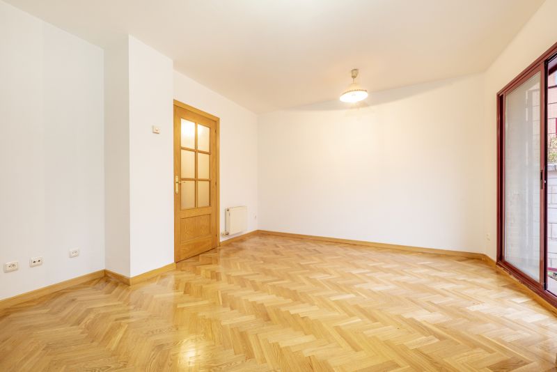 Floor Varnishing in Overland Park, KS